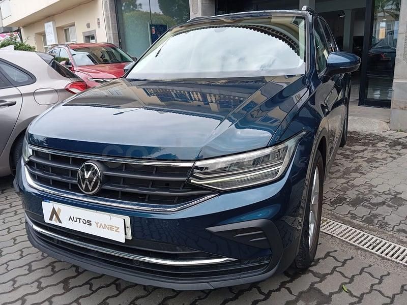 Usado VW Tiguan 130 CV (95 kW) 2022 Nightshade blue metalizado SUV