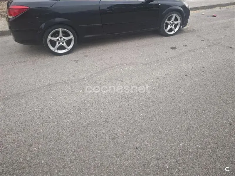 Usado Opel Astra Cabriolet Cosmo 200 CV (147 kW) 2007 Negro Descapotable