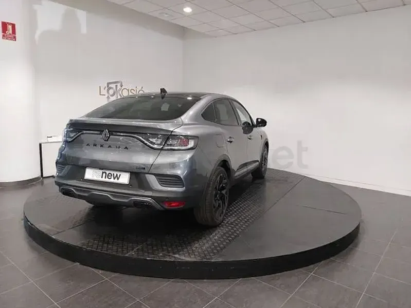Usado Renault Arkana Esprit Alpine 145 CV (106 kW) 2024 Gris / plata SUV