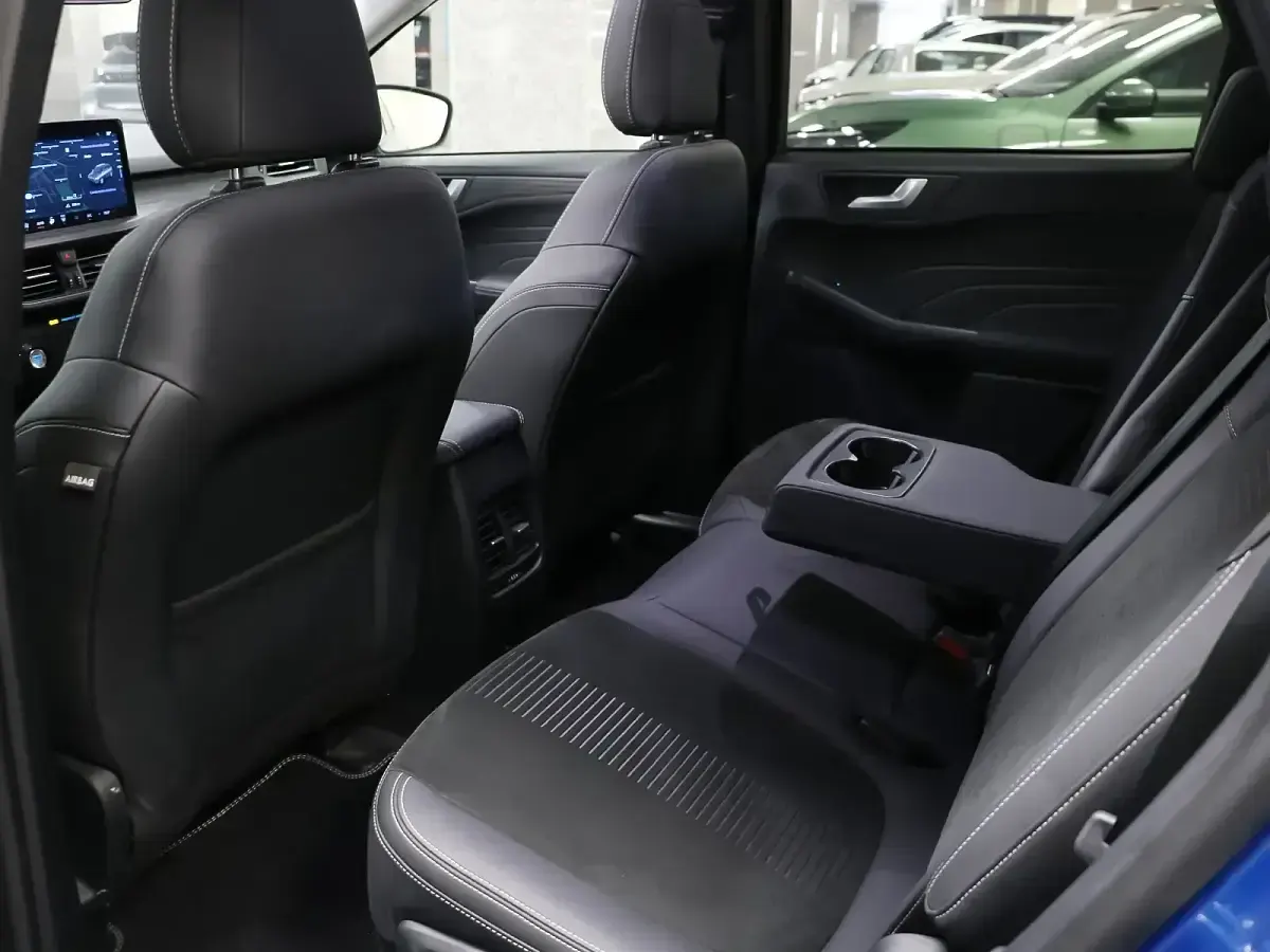 Usado Ford Kuga Active X 243 CV (178 kW) 2025 Gris SUV