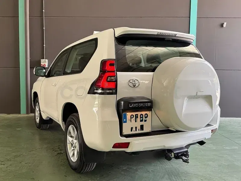 Usado Toyota Land Cruiser 177 CV (130 kW) 2020 Blanco SUV