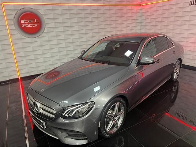 Usado Mercedes E220 AMG 194 CV (142 kW) 2020 Gris / platagris Berlina