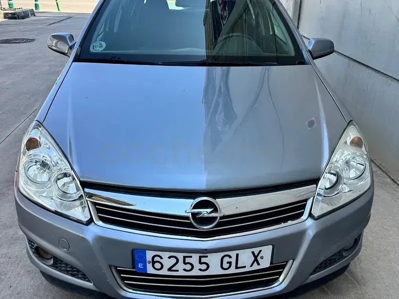 Usado Opel Astra Energy 120 CV (88 kW) 2009 Gris / plata Berlina