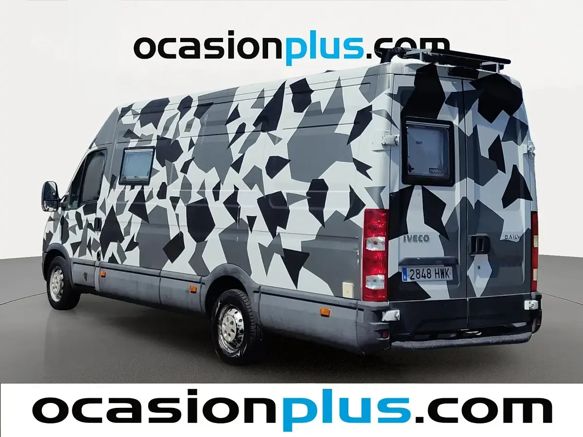 Usado Iveco Daily 126 CV (92 kW) 2014 Blanco Familiar