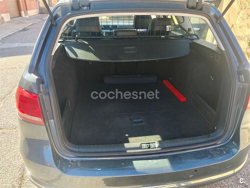 Usado VW Passat Highline 140 CV (102 kW) 2010 Azul Familiar