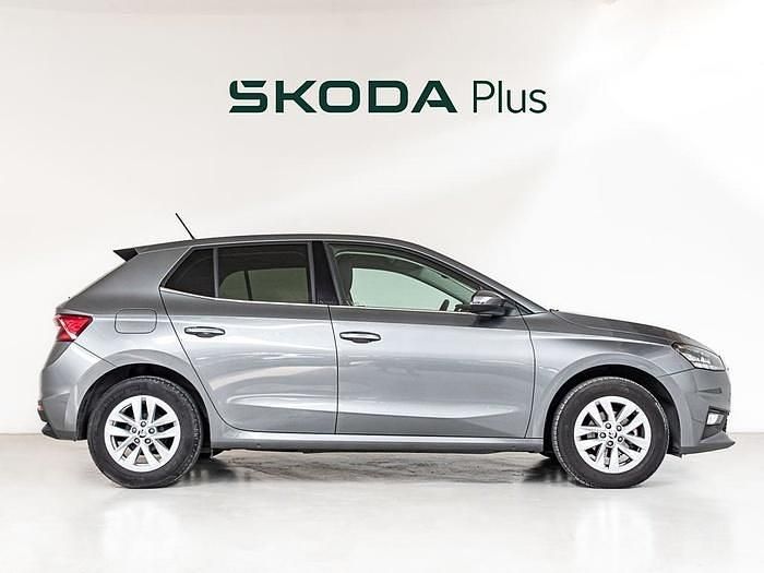 Usado Skoda Fabia Selection 95 CV (69 kW) 2025 Gris