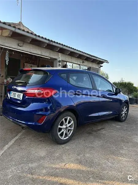 Usado Ford Fiesta Trend 85 CV (62 kW) 2018 Azul Utilitario