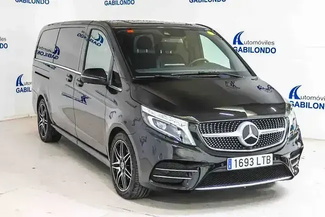 Begagnad Mercedes V300 Avantgarde 239 HK (175 kW) 2021 Svart Minibuss