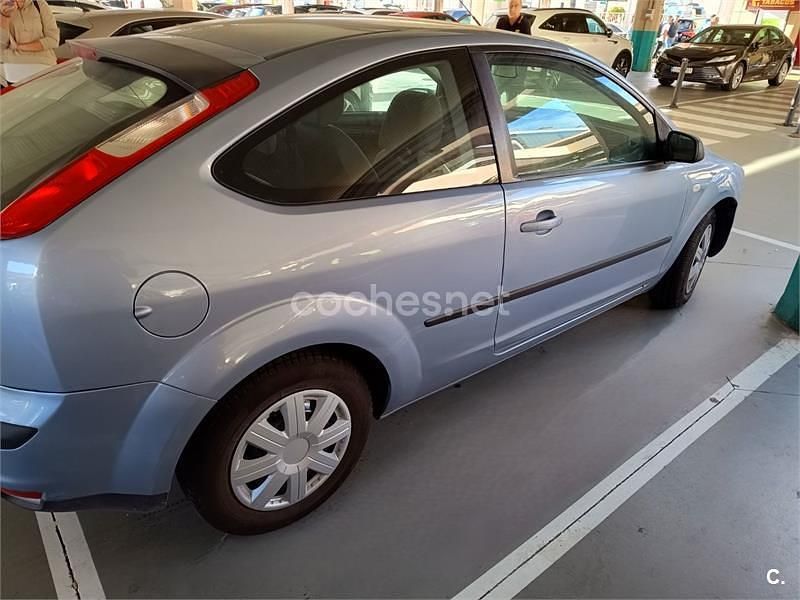 Usado Ford Focus Trend 100 CV (73 kW) 2006 Azul Berlina