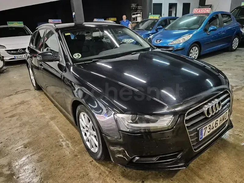 Usado Audi A4 136 CV (100 kW) 2012 Negro Familiar