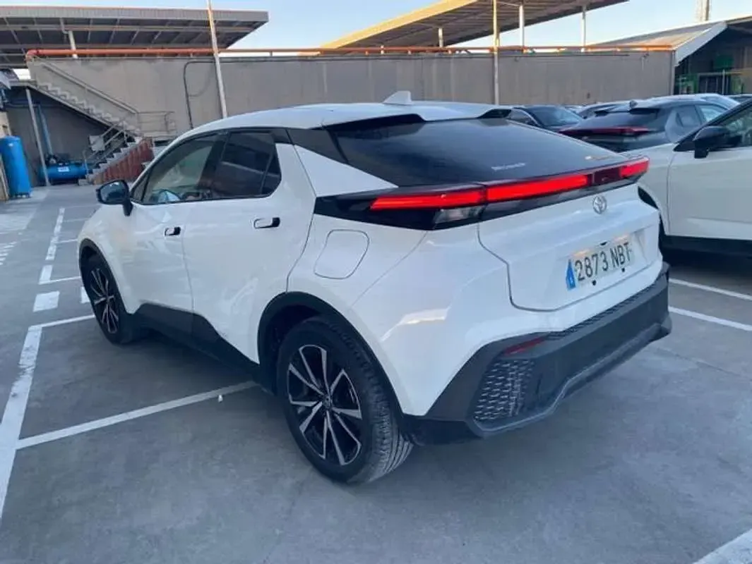 Usado Toyota C-HR Advance 141 CV (103 kW) 2025 Blanco SUV