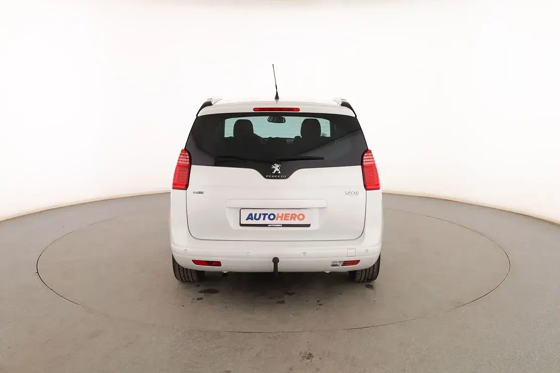 Usado Peugeot 5008 Style 120 CV (88 kW) 2016 Blanco Monovolumen