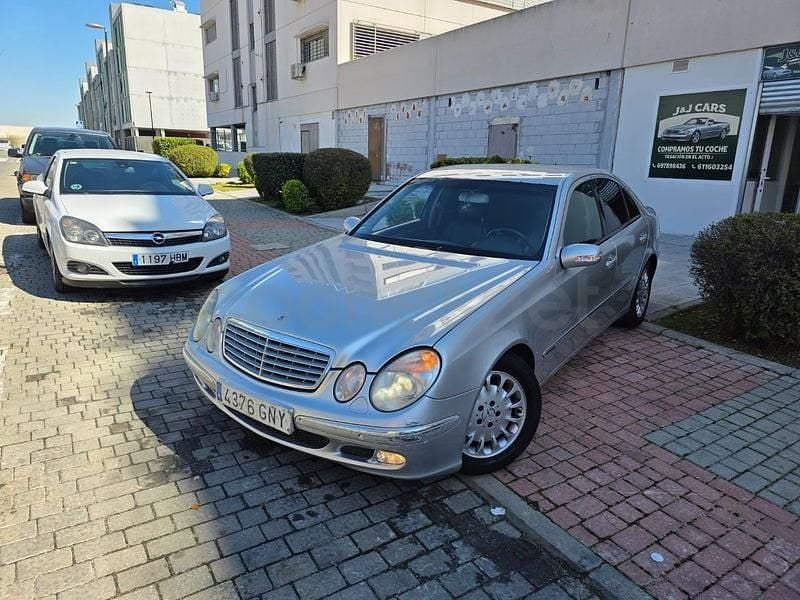 Usado Mercedes E320 Avantgarde 204 CV (150 kW) 2004 Gris / plata Berlina