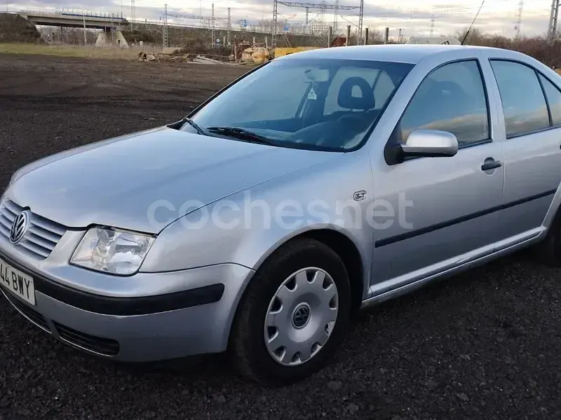 Usado VW Bora Conceptline 100 CV (73 kW) 2003 Gris / plata Berlina