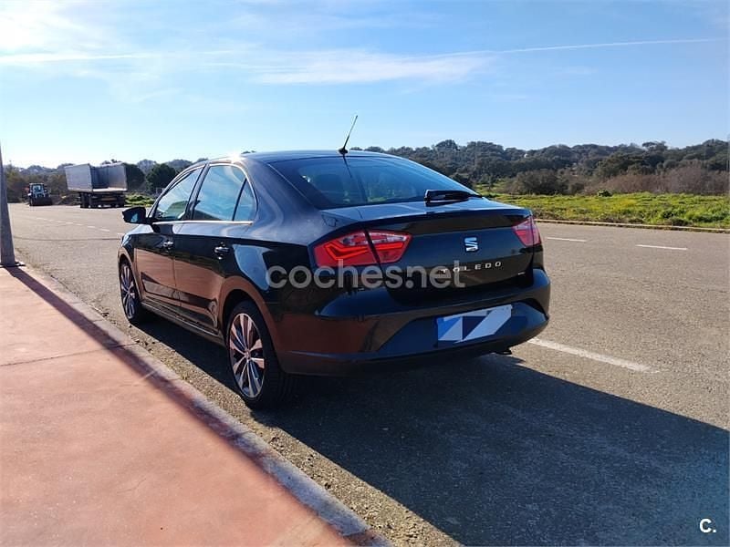 Usado Seat Toledo Style 115 CV (84 kW) 2016 Negro Berlina
