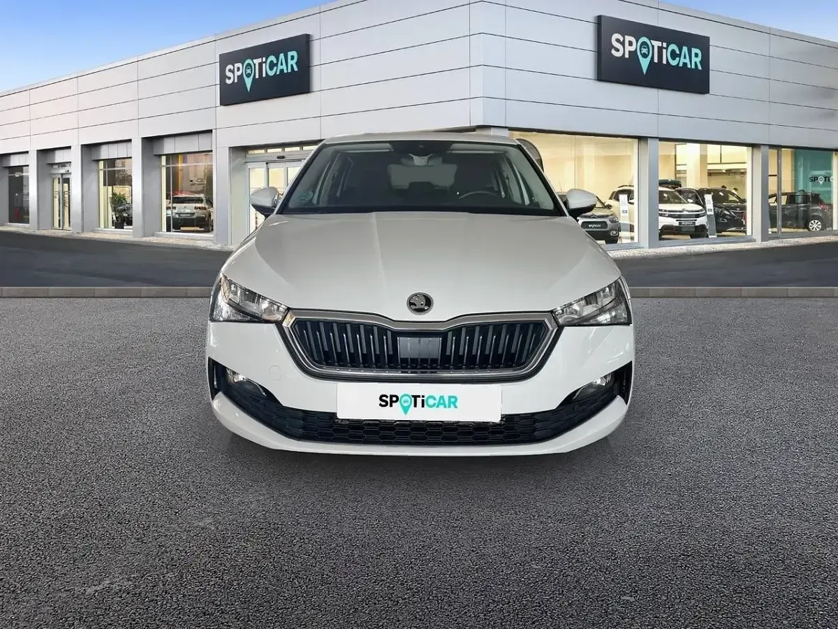 Usado Skoda Scala Selection 115 CV (84 kW) 2024 Blanco Utilitario