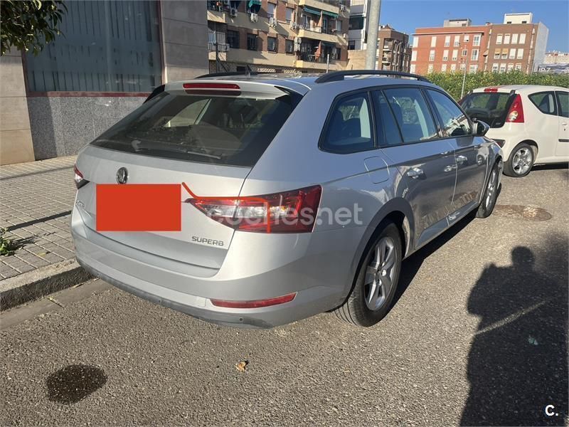 Usado Skoda Superb Ambition 150 CV (110 kW) 2019 Gris / plata Familiar