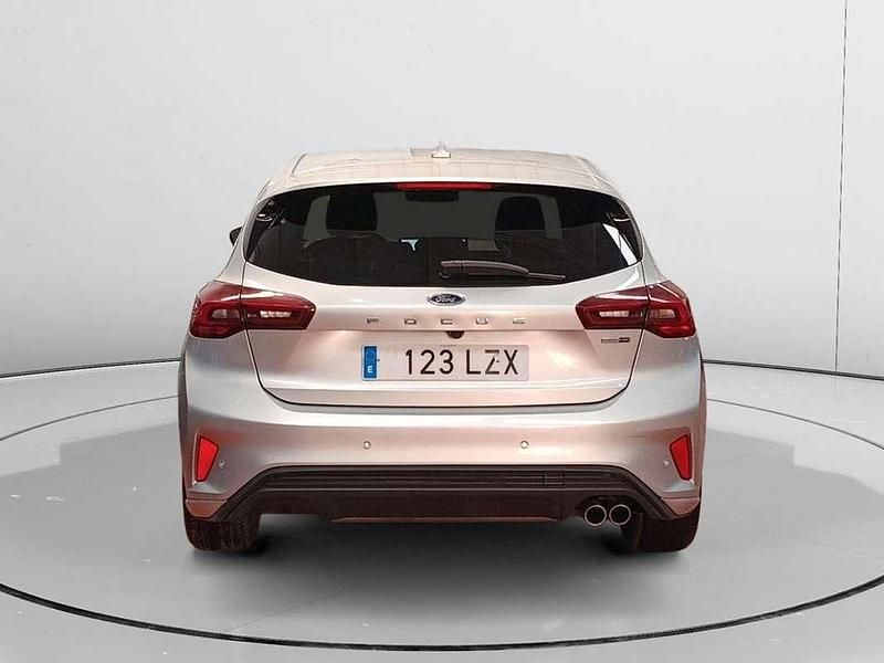 Usado Ford Focus ST-Line 156 CV (114 kW) 2022 Gris Utilitario