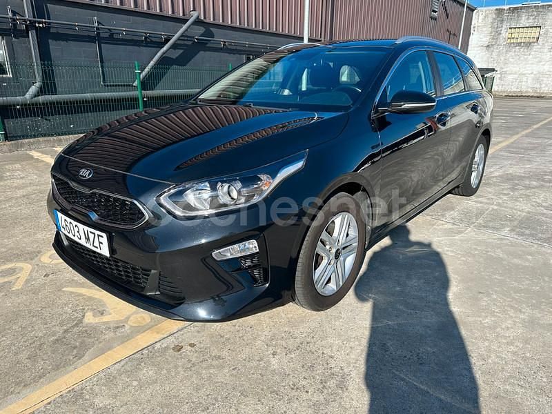 Usado Kia Ceed 120 CV (88 kW) 2020 Negro Utilitario