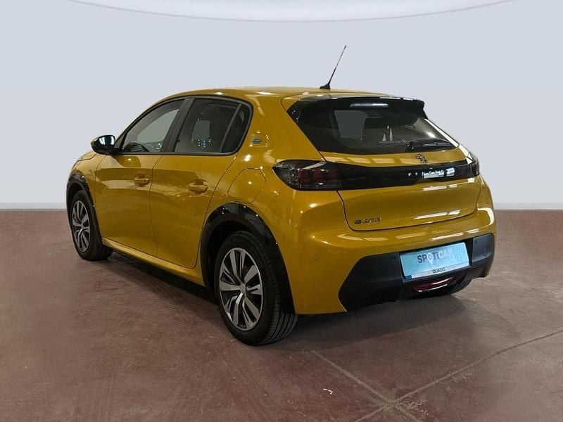 Usado Peugeot e-208 Active 100 kW (136 CV) 2020 Amarillo Utilitario