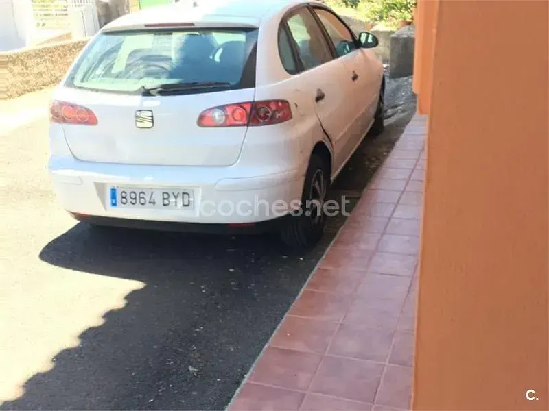 Usado Seat Ibiza Sport 75 CV (55 kW) 2002 Blanco Utilitario