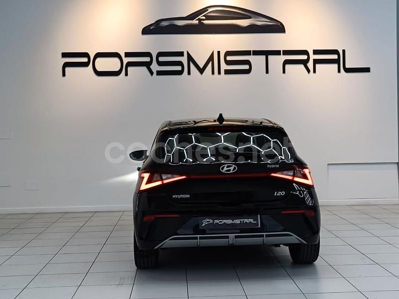 Usado Hyundai i20 100 CV (73 kW) 2023 Negro Berlina