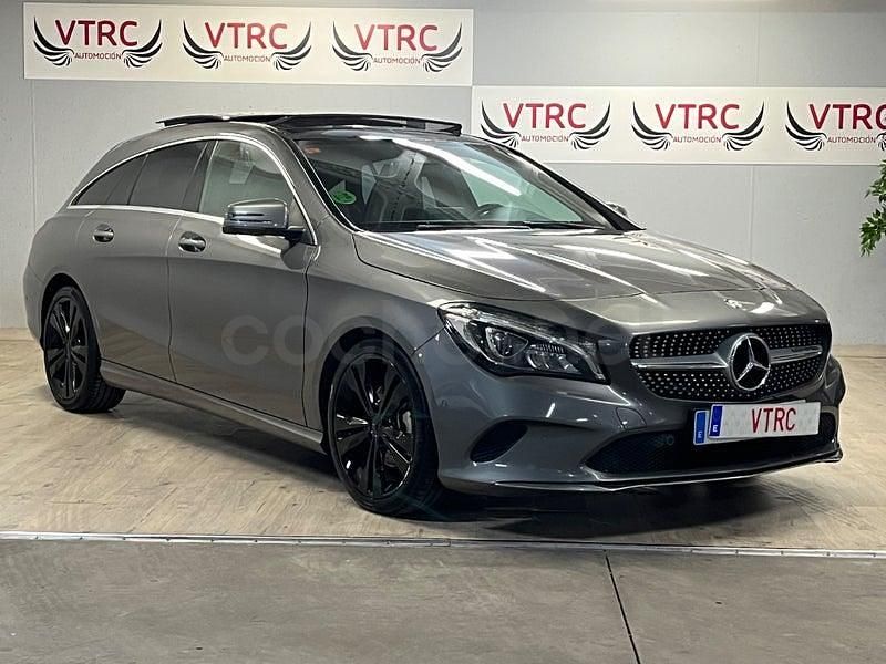Usado Mercedes CLA200 Shooting Brake 136 CV (100 kW) 2017 Gris / plata Familiar