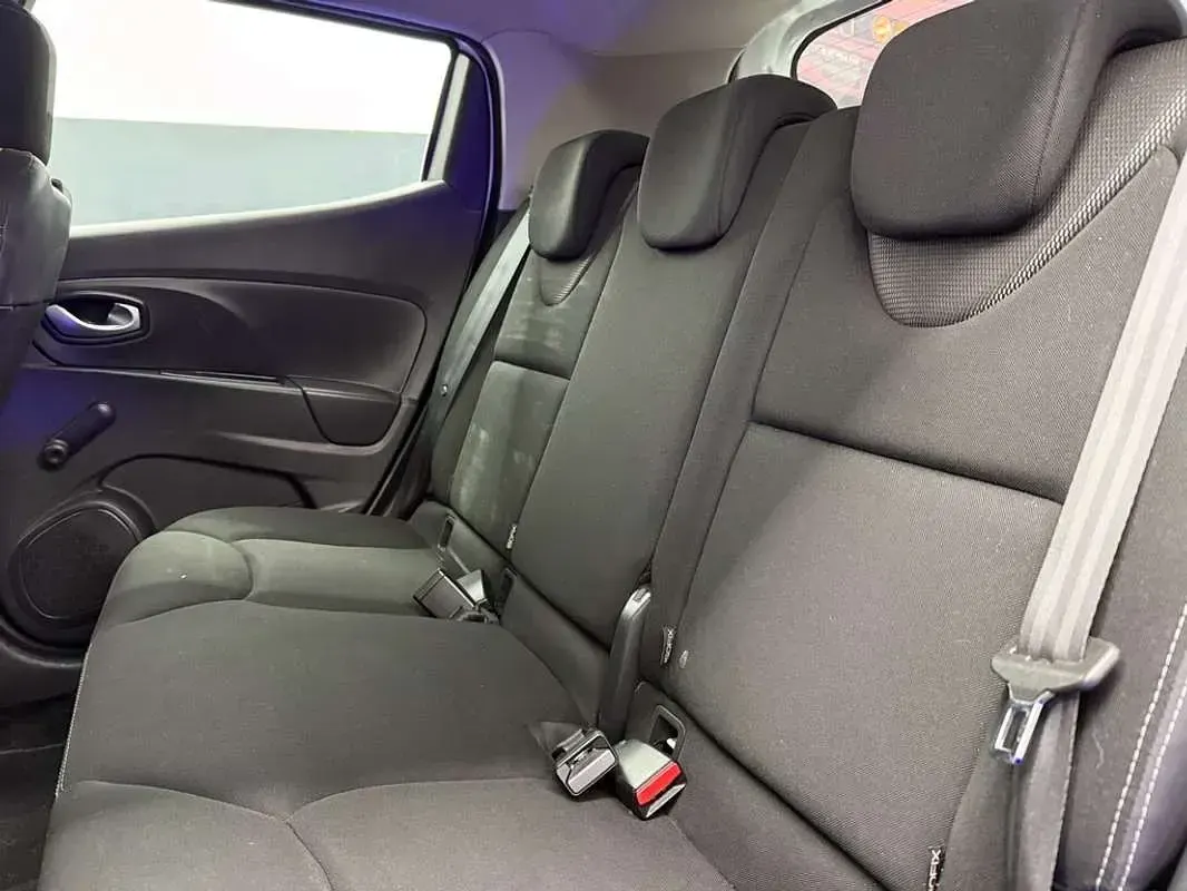Usado Renault Clio IV LIMITED 90 CV (66 kW) 2019 Blanco Utilitario