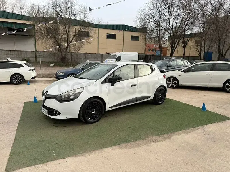 Usado Renault Clio IV Dynamique 90 CV (66 kW) 2014 Blanco Berlina