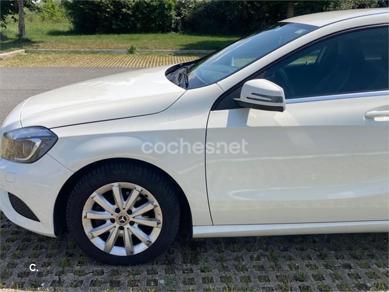 Usado Mercedes A180 Style 109 CV (80 kW) 2014 Blanco Berlina