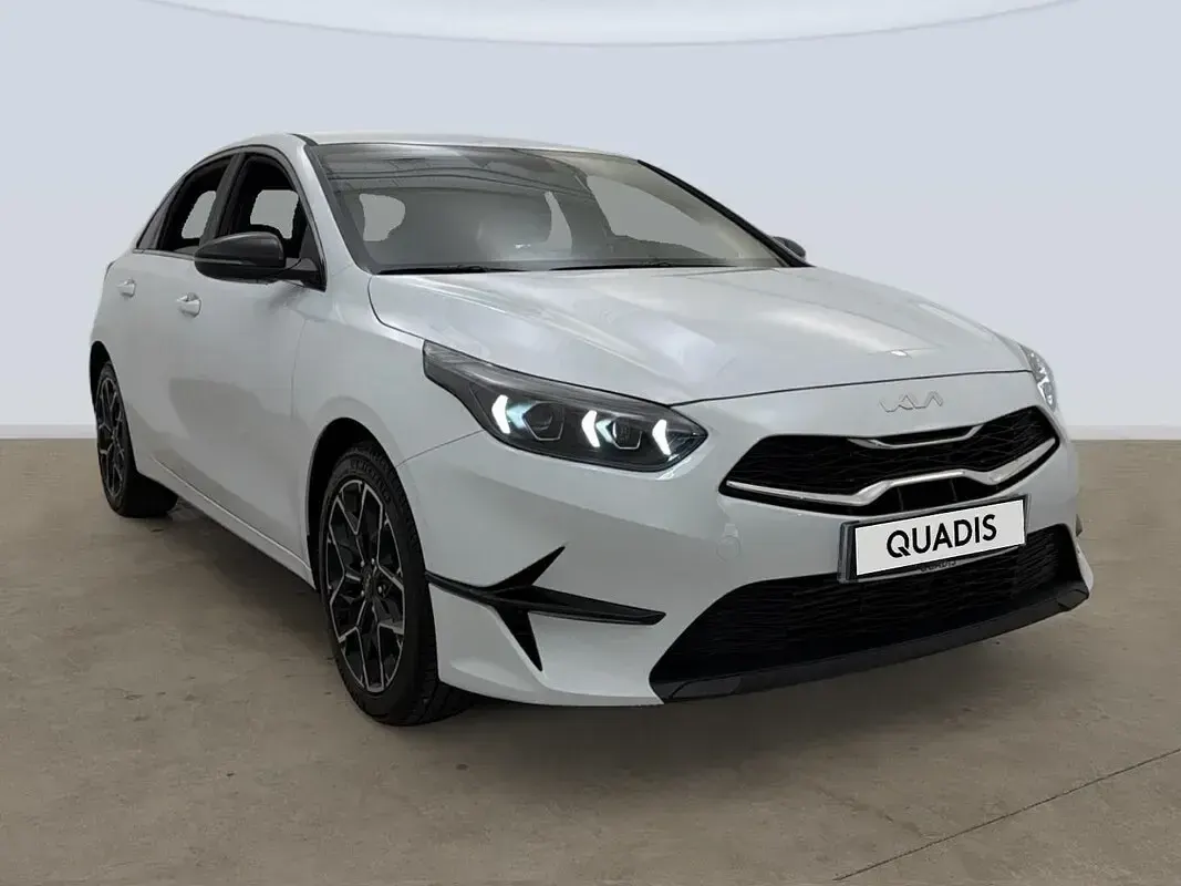 Usado Kia Ceed Style 100 CV (73 kW) 2025 Blanco Utilitario