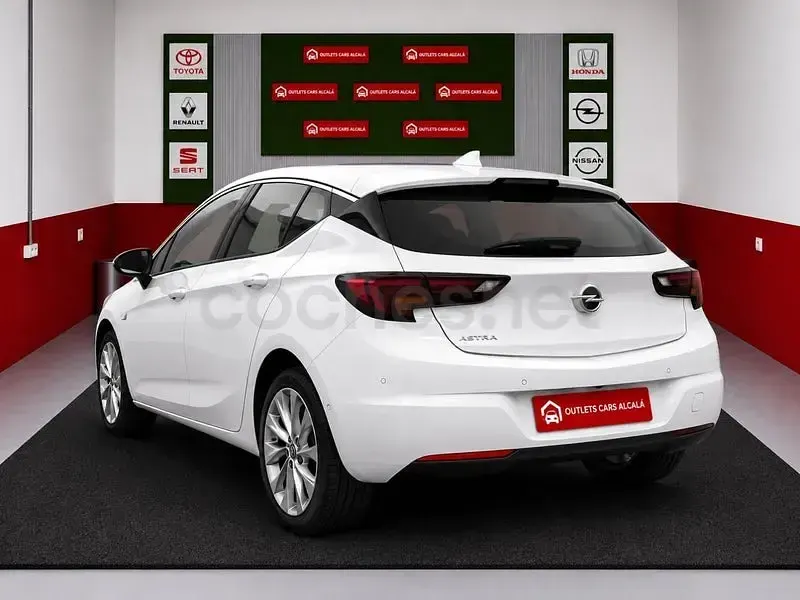 Usado Opel Astra Selective 110 CV (80 kW) 2018 Blanco Berlina