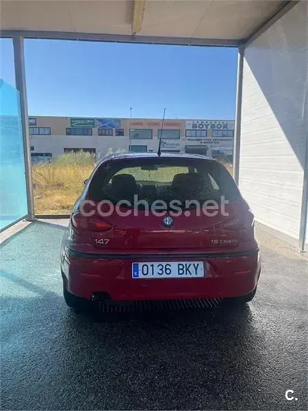 Usado Alfa Romeo 147 Progression 120 CV (88 kW) 2001 Rojo Utilitario