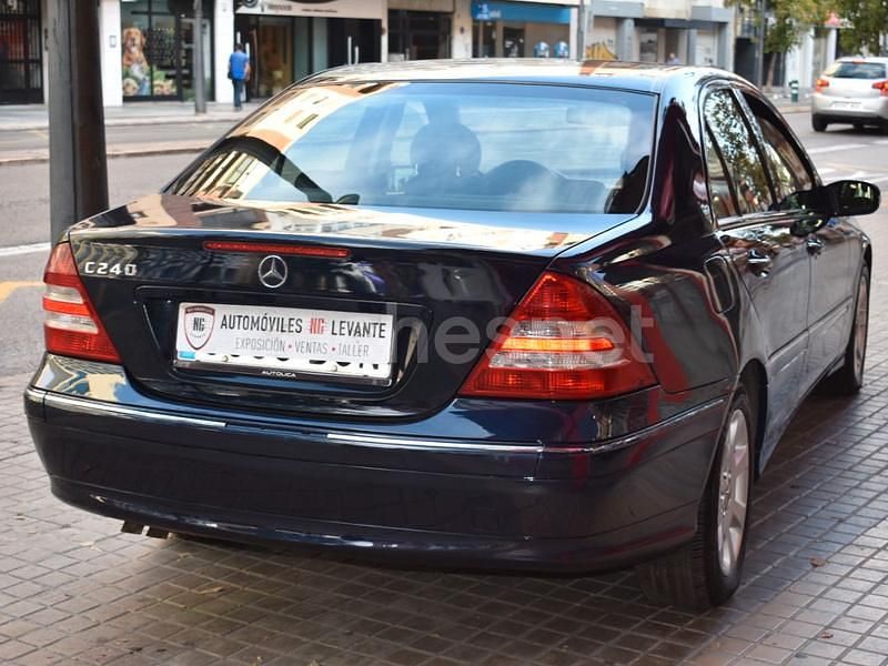 Usado Mercedes C240 Elegance 170 CV (125 kW) 2005 Azul Berlina