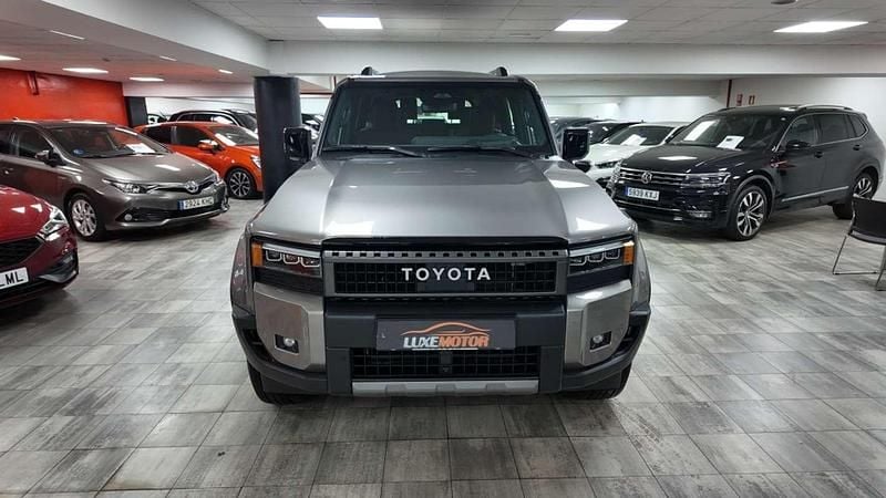 Używany Toyota Land Cruiser 207 KM (152 kW) 2025 Srebrny SUV