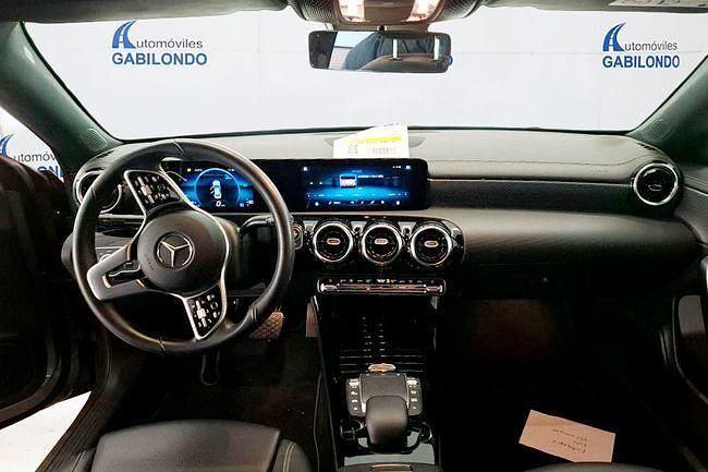 Usado Mercedes CLA180 114 CV (83 kW) 2021 Gris Berlina