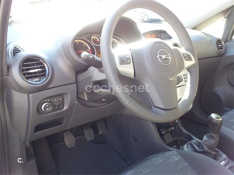 Usado Opel Corsa Selective 75 CV (55 kW) 2013 Gris / plata Utilitario