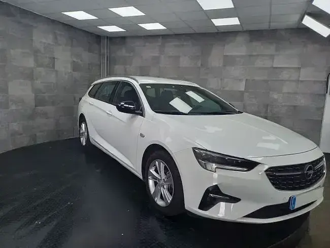 Usado Opel Insignia Business 122 CV (89 kW) 2022 Blanco Familiar