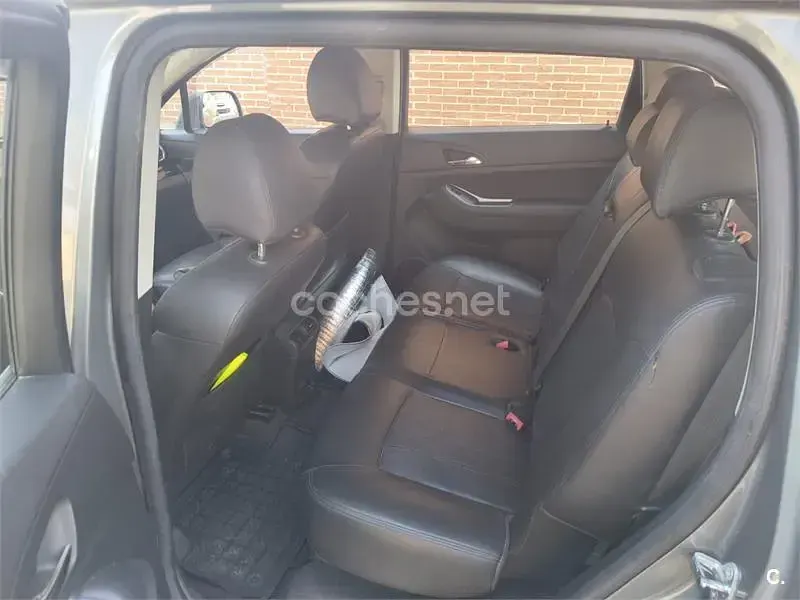 Usado Chevrolet Orlando LTZ 163 CV (119 kW) 2011 Gris / plata Monovolumen
