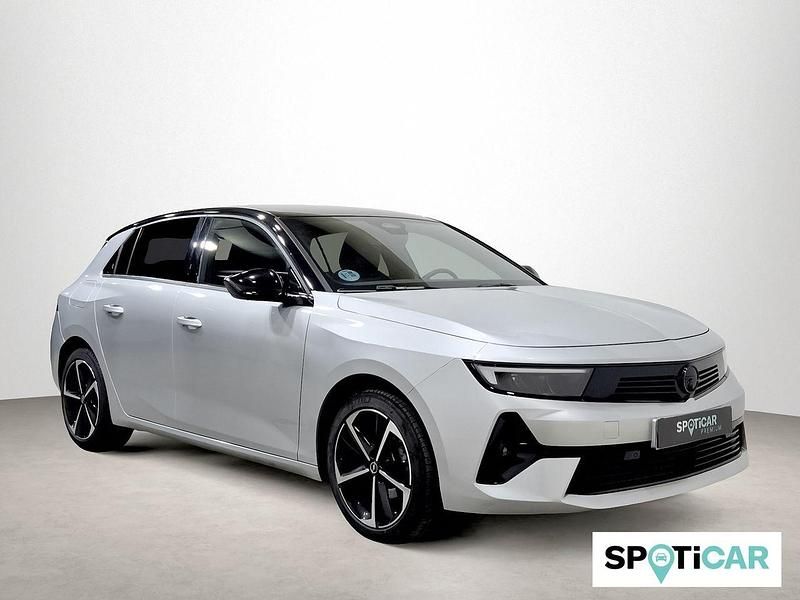 Gris Usado 2024 Opel Astra Berlina | 19.950 € (Precio justo) - Imagen 1/4