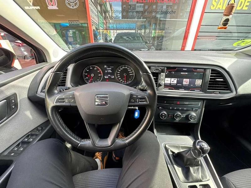 Usado Seat Leon Style 125 CV (91 kW) 2017 Negro Utilitario