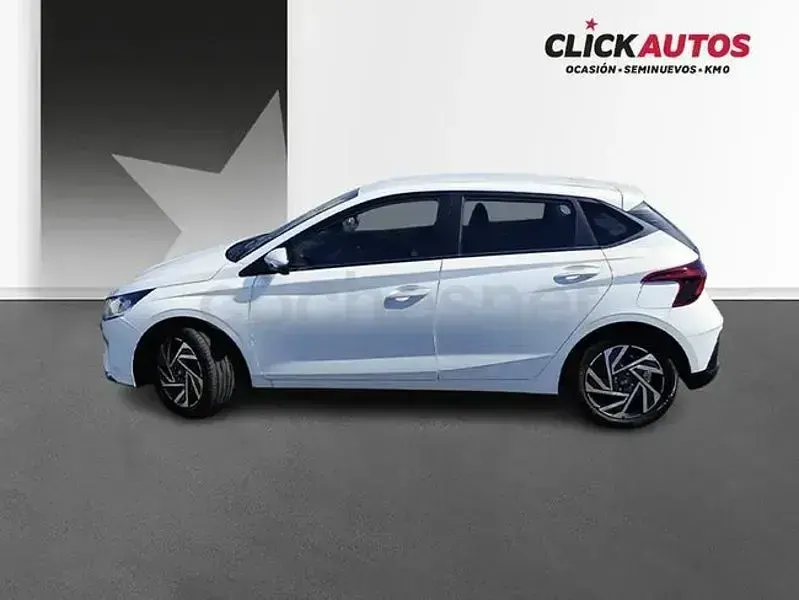 Usado Hyundai i20 100 CV (73 kW) 2025 Blanco Utilitario