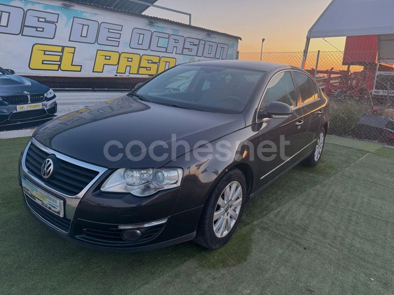 Negro Usado 2010 VW Passat Advance Berlina | 6499 € (Precio justo) - Imagen 1/4