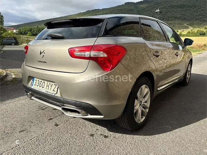 Usado Citroën DS5 114 CV (83 kW) 2014 Beige Utilitario