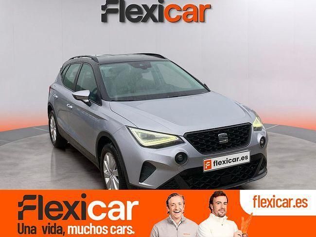 Usado Seat Arona Style 110 CV (80 kW) 2023 Gris / plata SUV