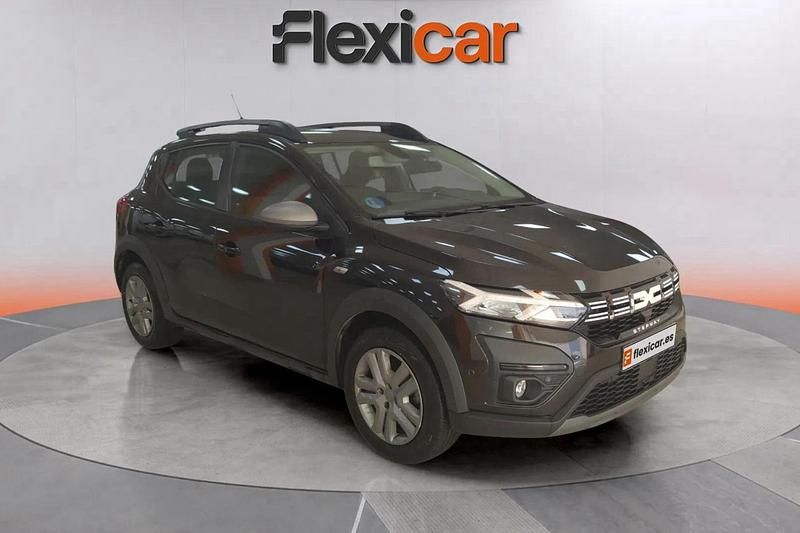 Negro Usado 2023 Dacia Sandero Essentiel Utilitario | 14.290 € (Buen precio) - Imagen 1/4