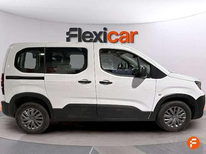 Usado Peugeot Rifter Allure 101 CV (74 kW) 2025 Blanco Monovolumen