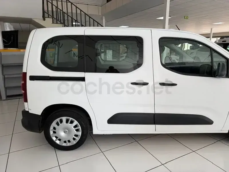 Usado Opel Combo Life Expression 102 CV (75 kW) 2019 Blanco Monovolumen
