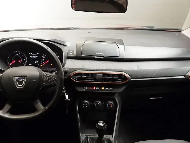 Usado Dacia Sandero Essentiel 101 CV (74 kW) 2021 Rojo Berlina