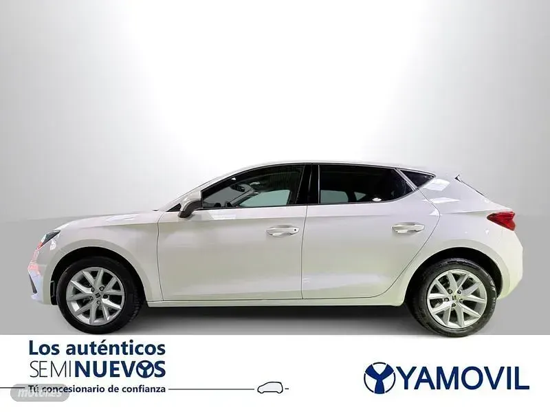 Usado Seat Leon Style 110 CV (80 kW) 2021 Blanco Berlina